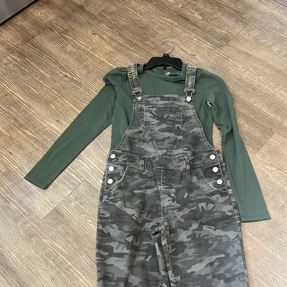 SO Girls Loose Fit Camouflage Overalls Size 16 and XS green long sleeve top - Picture 2 of 12